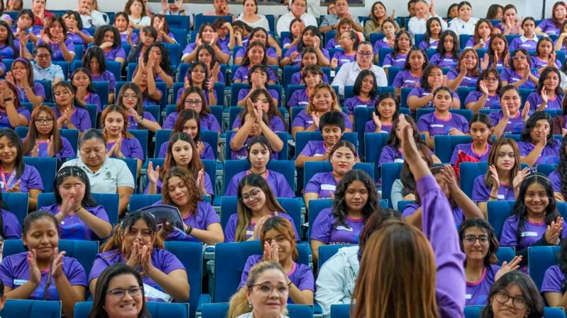 Rinden protesta Redes de Mujeres Jóvenes “Faros de Luz”
