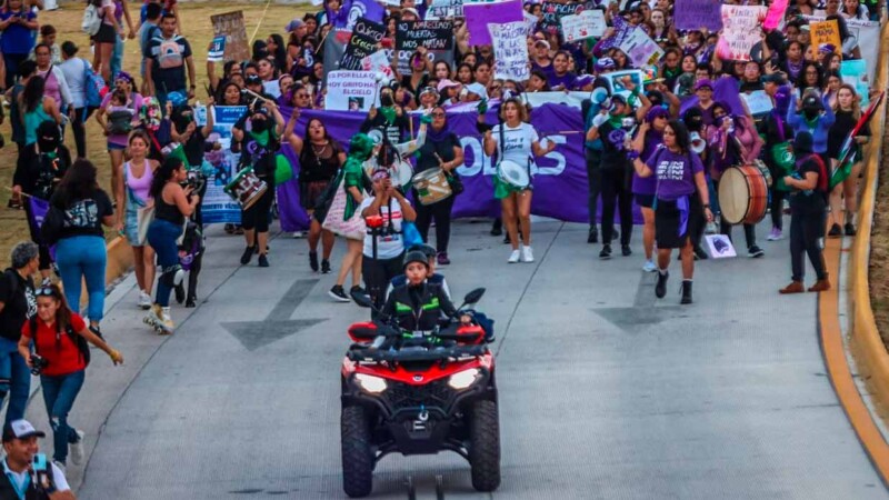 Marcha del 8M en Cancún: expresión femenina, en paz y con libertad de expresión