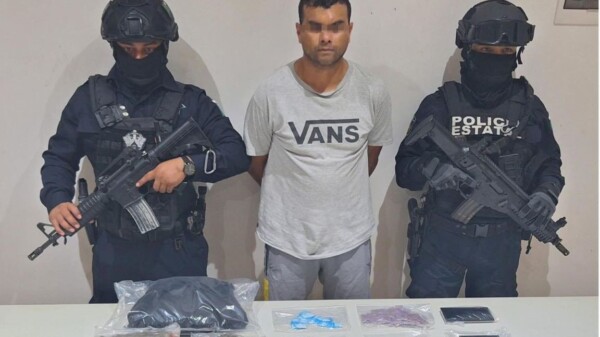 En Tulum detienen a presunto narcomenudista ‘cargado’ con drogas