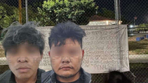 Detenidos tras colgar narcomanta en parque de Paseos Kabah en Cancún