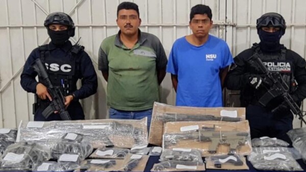 Caen presuntos sicarios con arsenal y drones en Cancún