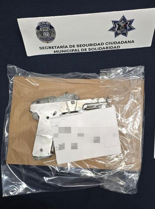 Detienen a sujeto por intento de robo a comercio en Playa del Carmen; Javier “N” utilizó una réplica de arma de fuego para amagar a empleados