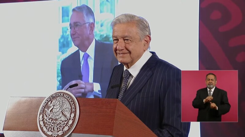 Reconoce Salinas dar línea en TV Azteca; AMLO pide que pague