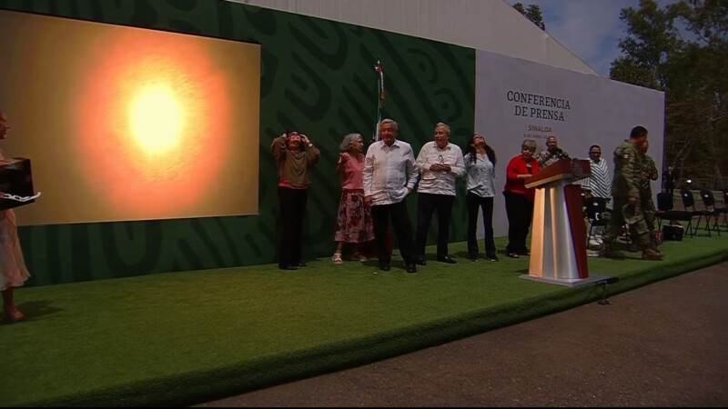 Entre besos, gritos y abrazos se vivió un extasiante eclipse