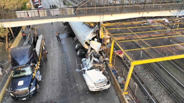 Accidente afecta a miles de usuarios del Metro en la Ciudad de México