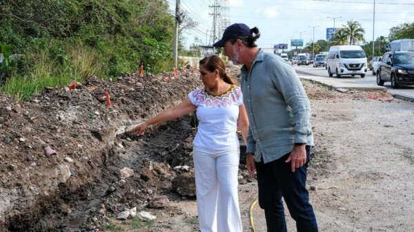 Avanzan trabajos de cableado subterráneo en el bulevar Colosio en laterales de carpeta asfáltica