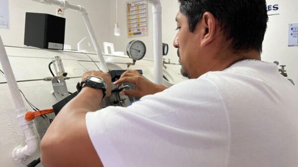 Brindan mantenimiento integral de la cámara hiperbárica de Isla Mujeres