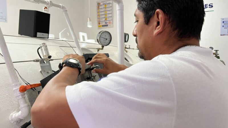 Brindan mantenimiento integral de la cámara hiperbárica de Isla Mujeres