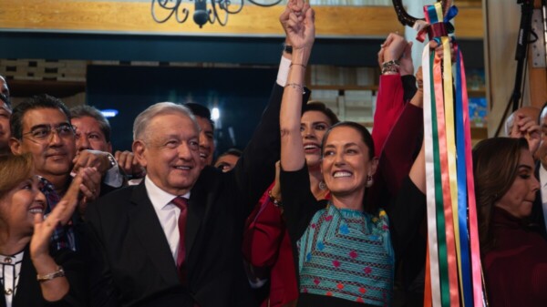 “De mala fe versiones de molestia con Sheinbaum”