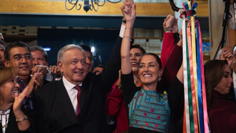 “De mala fe versiones de molestia con Sheinbaum”