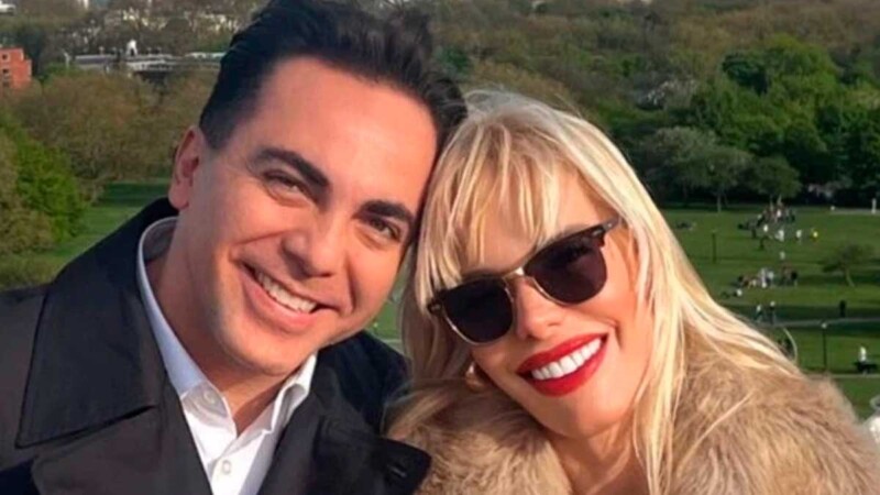 Cristian Castro dedica canción a su novia Ingrid Wagner durante concierto en Guadalajara