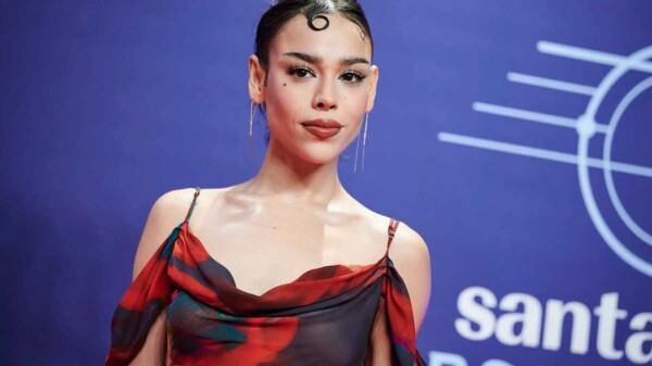 ¿Danna tuvo romance con una mujer en España?