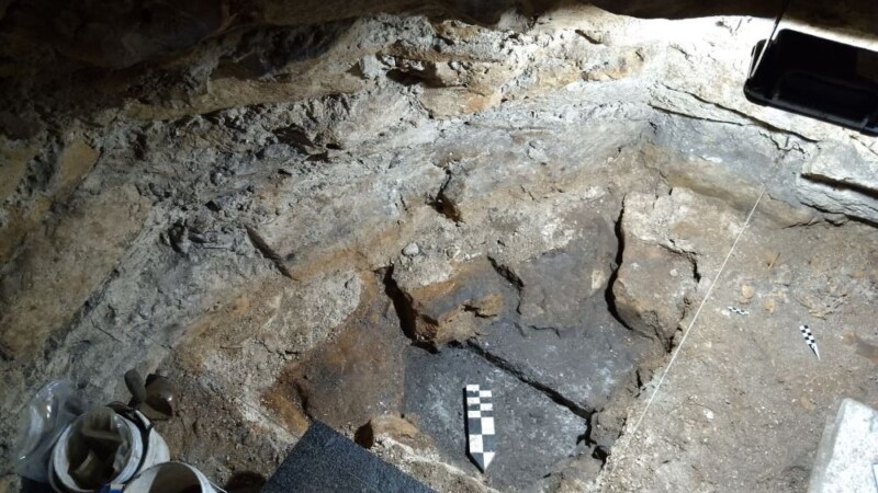 Descubren un chultún en la Zona Arqueológica de Tulum.