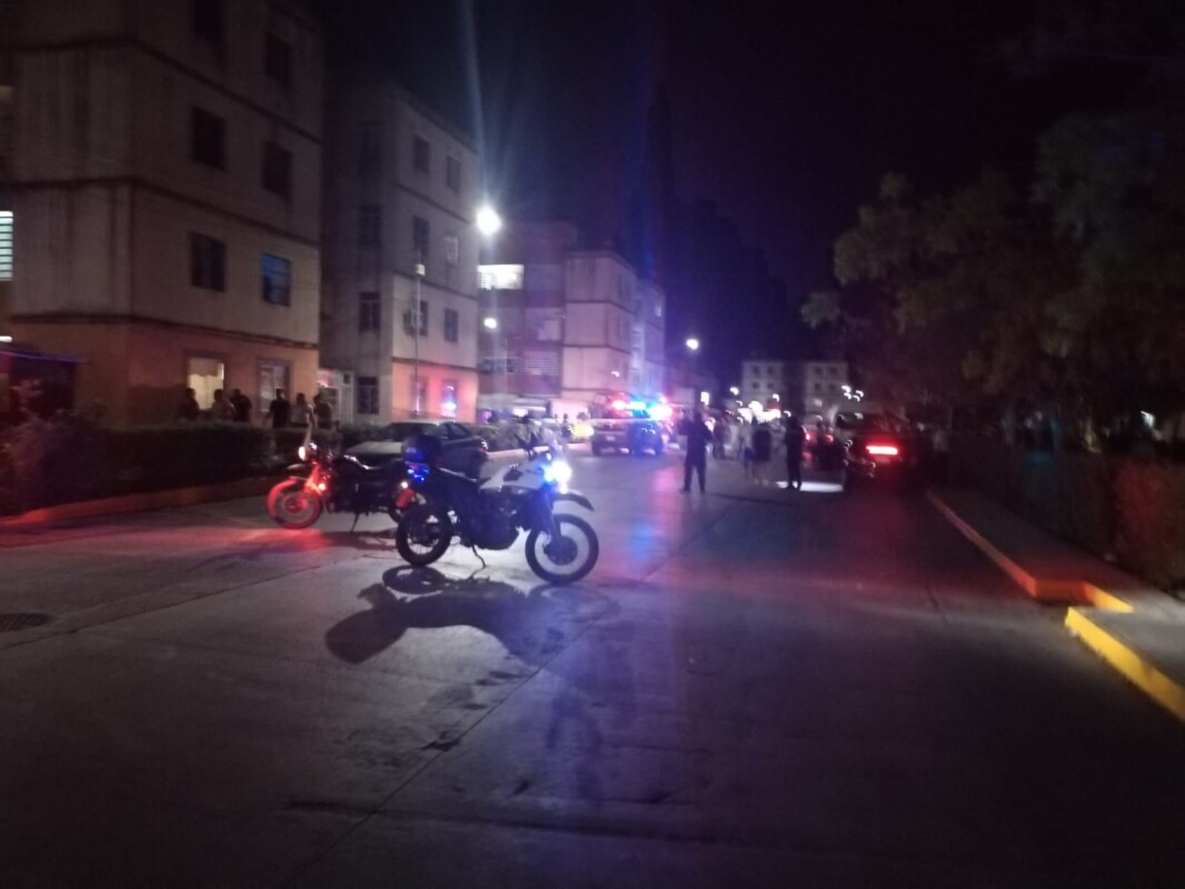 Identifican a mototaxista ejecutado en Paraíso Maya en Cancún; la víctima fue atacada anoche en la avenida Mar Caribe con Ojo de Agua.