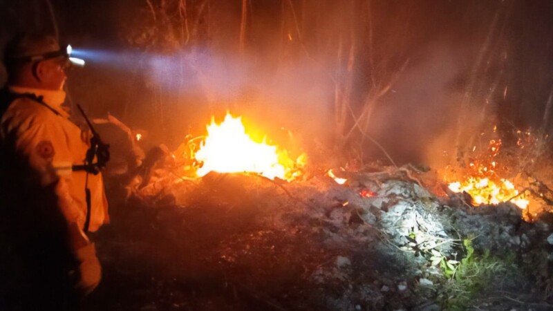 Bomberos controlan 12 incendios en zonas urbanas y comisarías