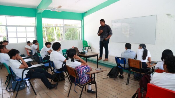 Imparten taller sobre “Prevención de la violencia en el ámbito digital”