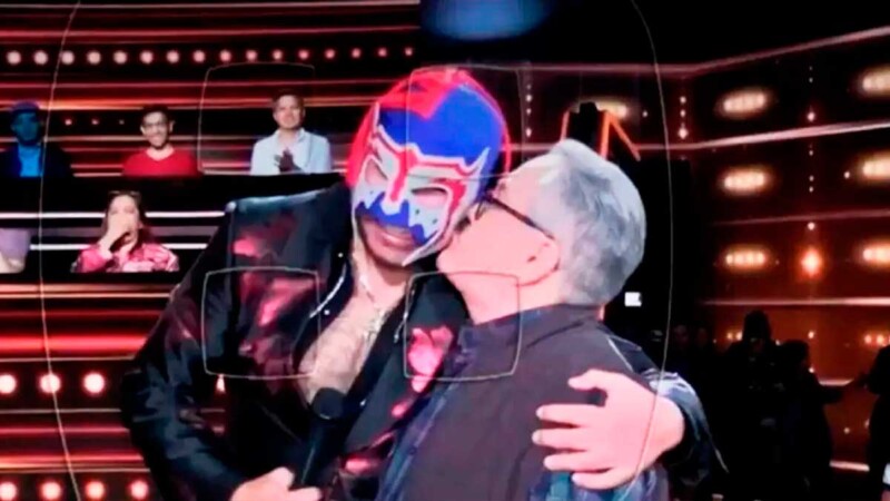 Pedro Sola y Escorpión Dorado se reconcilian ¡Con un beso!