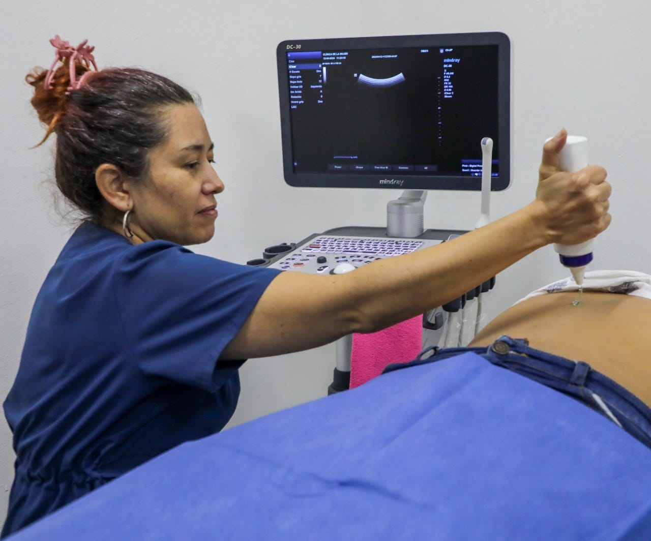 Se invita a la ciudadanía acceder a estudios de ultrasonido; el servicio está disponible de lunes a viernes en la unidad de salud y martes, jueves y sábados en el DIF.