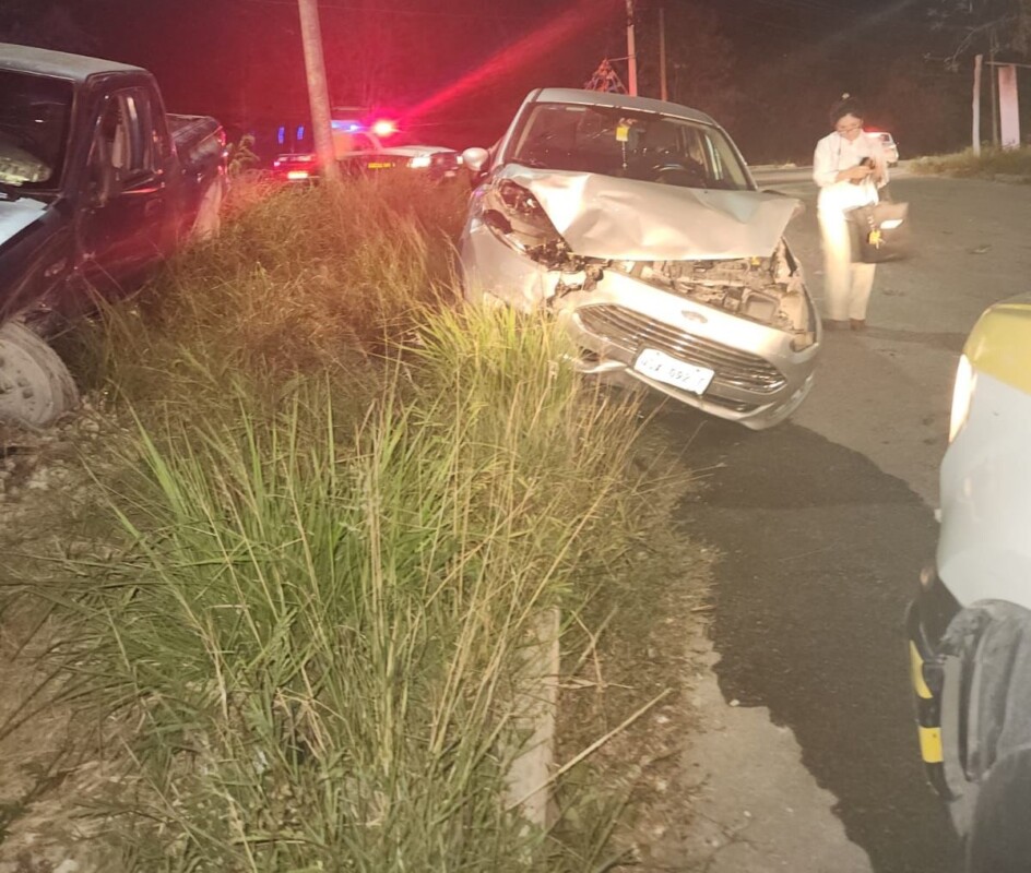 Se registra aparatoso choque en el Arco Vial a la altura de Vista Real; conductor de una camioneta es impactado por no ceder el paso.