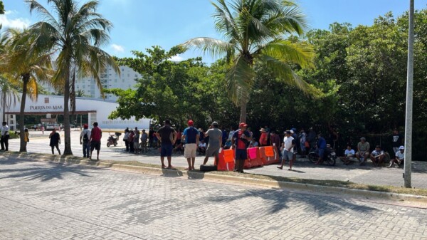 Bloquean pescadores el acceso a Puerto Juárez