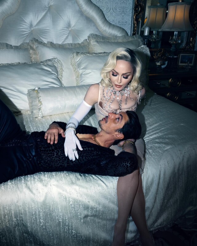 Zuria Vega sintió celos de Madonna por acercarse a su esposo