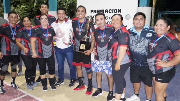 El gobierno municipal de Isla Mujeres a través de la dirección de deporte promueve la salud y activación física con la práctica del voleibol