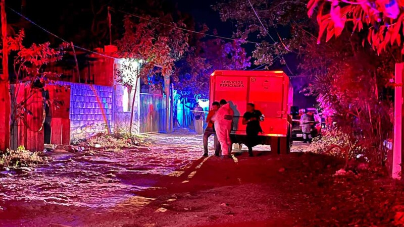 Encuentran cadáver enrollado en colchón en colonia de Cancún