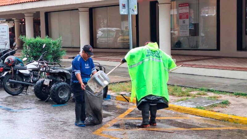 Recomiendan autoridades de Playa del Carmen mantener alcantarillas limpias