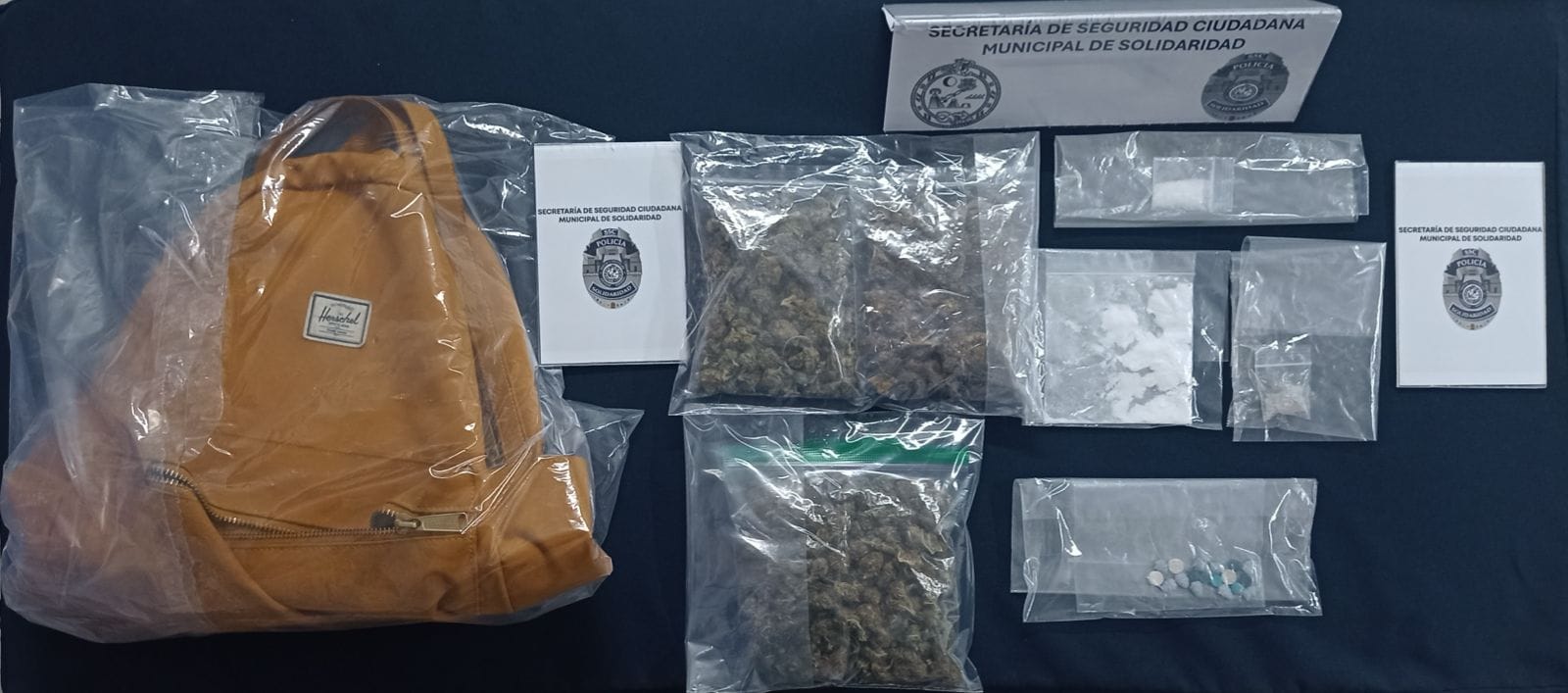 Detienen a pareja con droga en Playa del Carmen; a Yazmín “N” y José “N” les decomisaron varias dosis de estupefacientes.