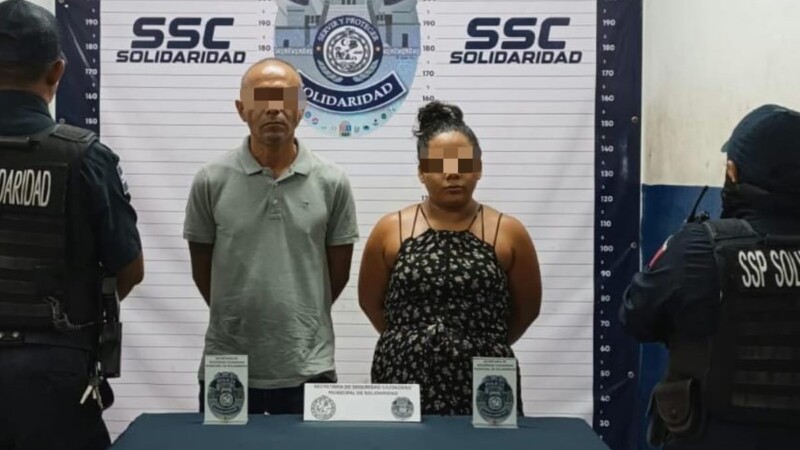 Caen tras intentar abrir vehículos en la colonia Centro de Playa del Carmen