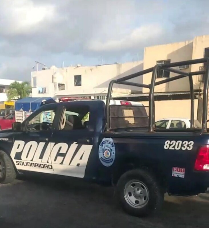 Ejecutan a un hombre en Villamar 1 de Playa del Carmen; de acuerdo con testigos, los sicarios vestían ropa del tipo táctico y llegaron en un vehículo.
