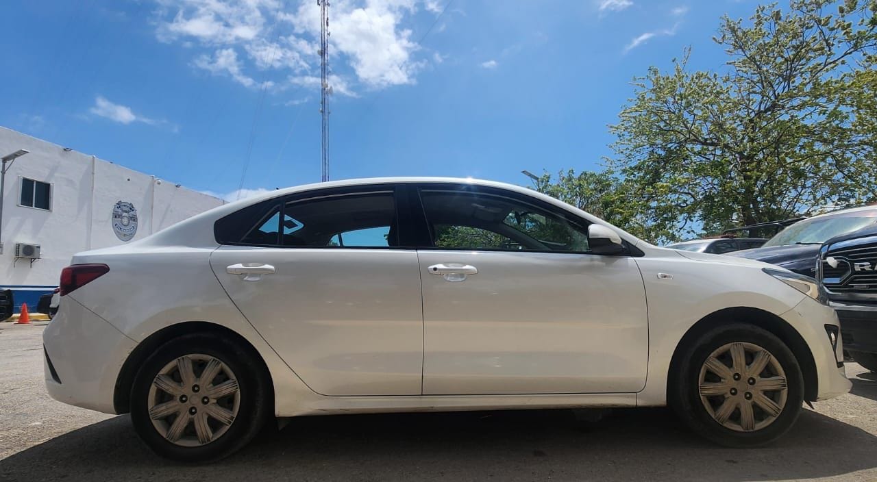 Caen tras intentar abrir vehículos en la colonia Centro de Playa del Carmen; en otro hechos, los elementos policiacos recuperaron un auto con reporte de robo.