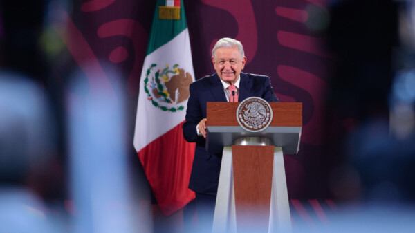 “Habrá continuidad con cambio”, confía AMLO
