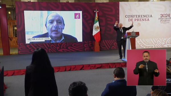 Exhibe AMLO solicitud de “apapacho” de Aguilar Camín