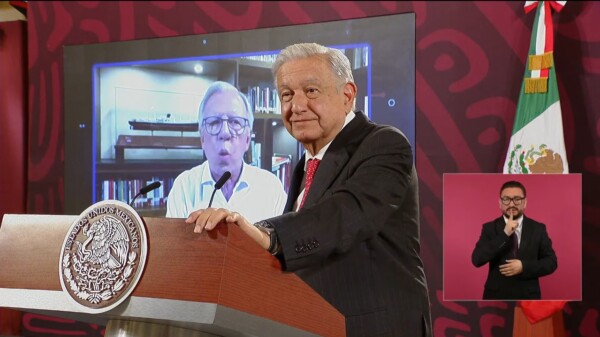 Rechaza AMLO haber ordenado a CNTE obstaculizar a marea rosa