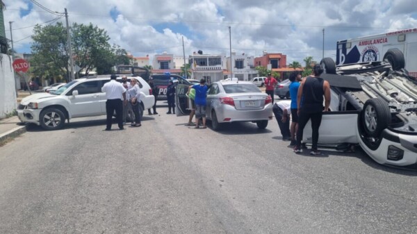 Accidente de tránsito sobre Avenida las Torres en Cancún