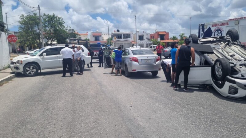 Accidente de tránsito sobre Avenida las Torres en Cancún
