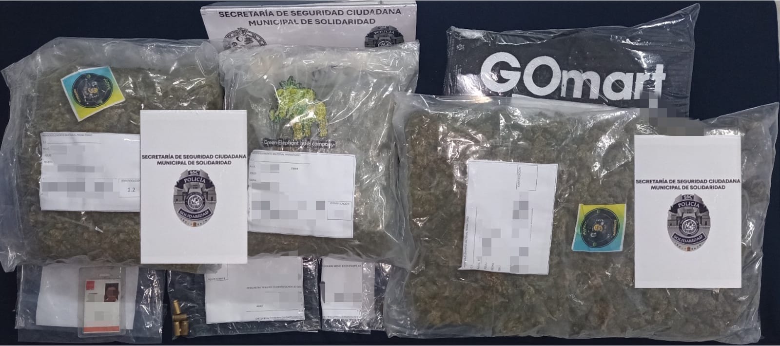 Aseguran camioneta con droga en Playa del Carmen; la Policía Municipal atendió un reporte de una unidad abandonada en Las Torres.