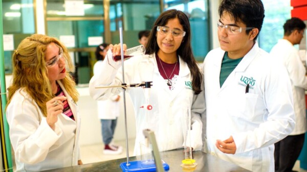 Celebra la Universidad de Quintana Roo 33 años de creación