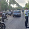Choca su auto de lujo contra una palmera en la Zona Hotelera de Cancún