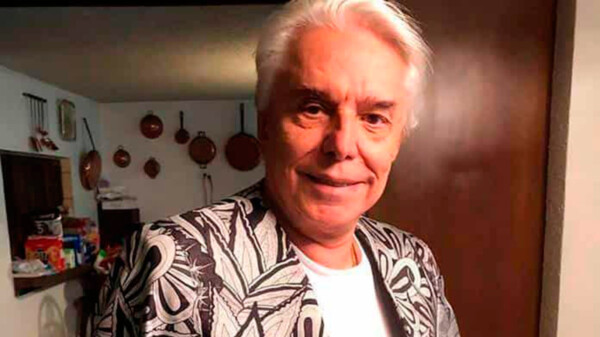 Mujer le grita "abusador sexual" a Enrique Guzmán