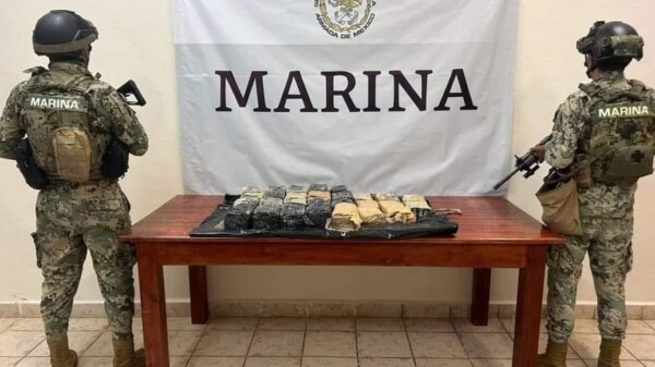 Playa del Carmen Asegura la Marina bulto con 28 paquetes de droga en Playacar