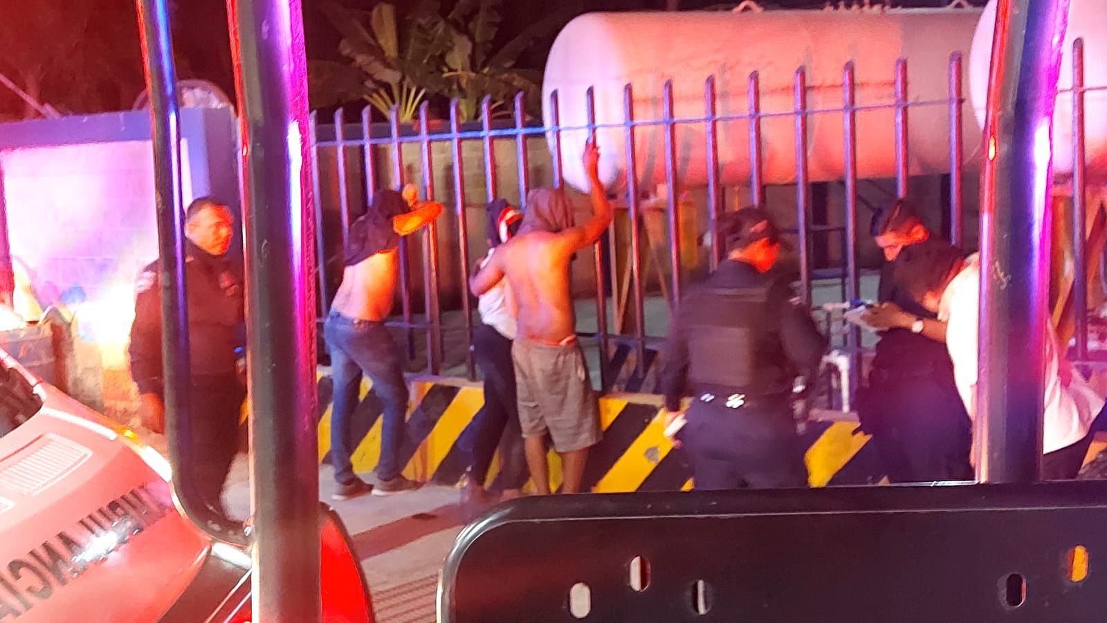 Rescatan a grupo de brasileños ‘levantado’ afuera de la terminal de autobuses en Cancún; se trata de 4 hombres y 2mujeres, además de un operador de Uber.