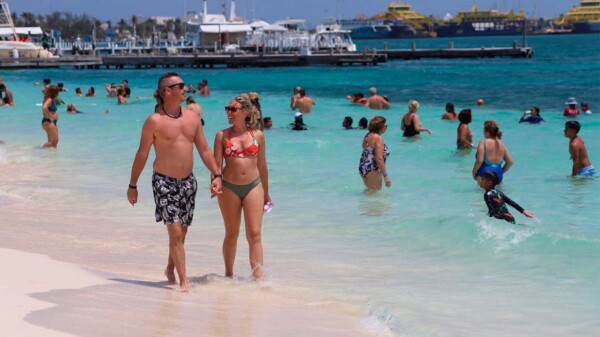 El gobierno de Isla Mujeres exhorta a los bañistas a atender recomendaciones ante clima adverso