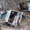Volcadura de autobús en la India deja 21 muertos