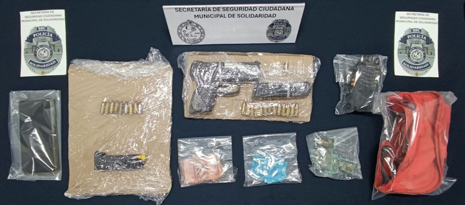 Detienen a siete por intentar asesinar a una familia en Playa del Carmen; la Policía les aseguró un arma de fuego, 22 cartuchos útiles y drogas.