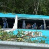 Se sale de la carretera Cancún-Mérida un autobús turístico Del Valle