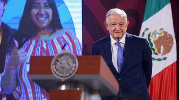 Destaca AMLO lucha de la CNTE; “rescató” a la educación pública