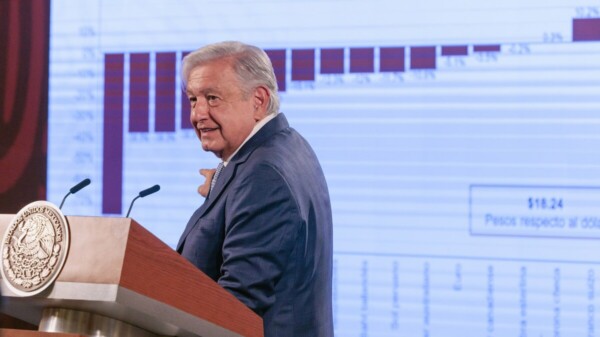 Haremos historia como el gobierno que no devaluó el peso: AMLO