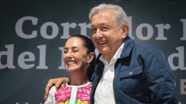Felicita AMLO a Sheinbaum por su cumpleaños